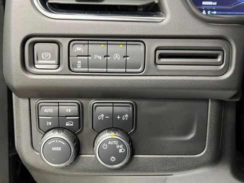 Used 2024 Chevrolet Suburban RST AWD/4WD image 31