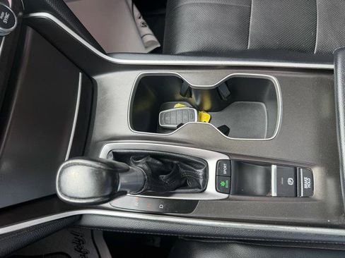 Used 2018 Honda Accord Touring image 17