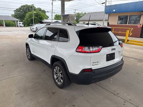 Used 2019 Jeep Cherokee Latitude Plus w/ Cold Weather Group AWD/4WD image 4