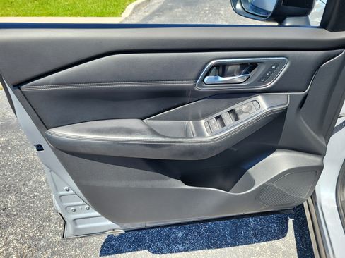 Certified 2024 Nissan Rogue Platinum w/ Platinum Premium Package FWD image 10