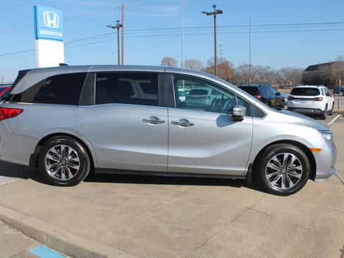Certified 2024 Honda Odyssey EX-L image 4
