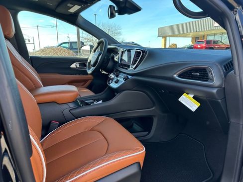 New 2026 Chrysler Pacifica Pinnacle FWD image 29