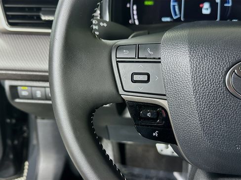 Used 2025 Toyota Camry SE FWD image 16
