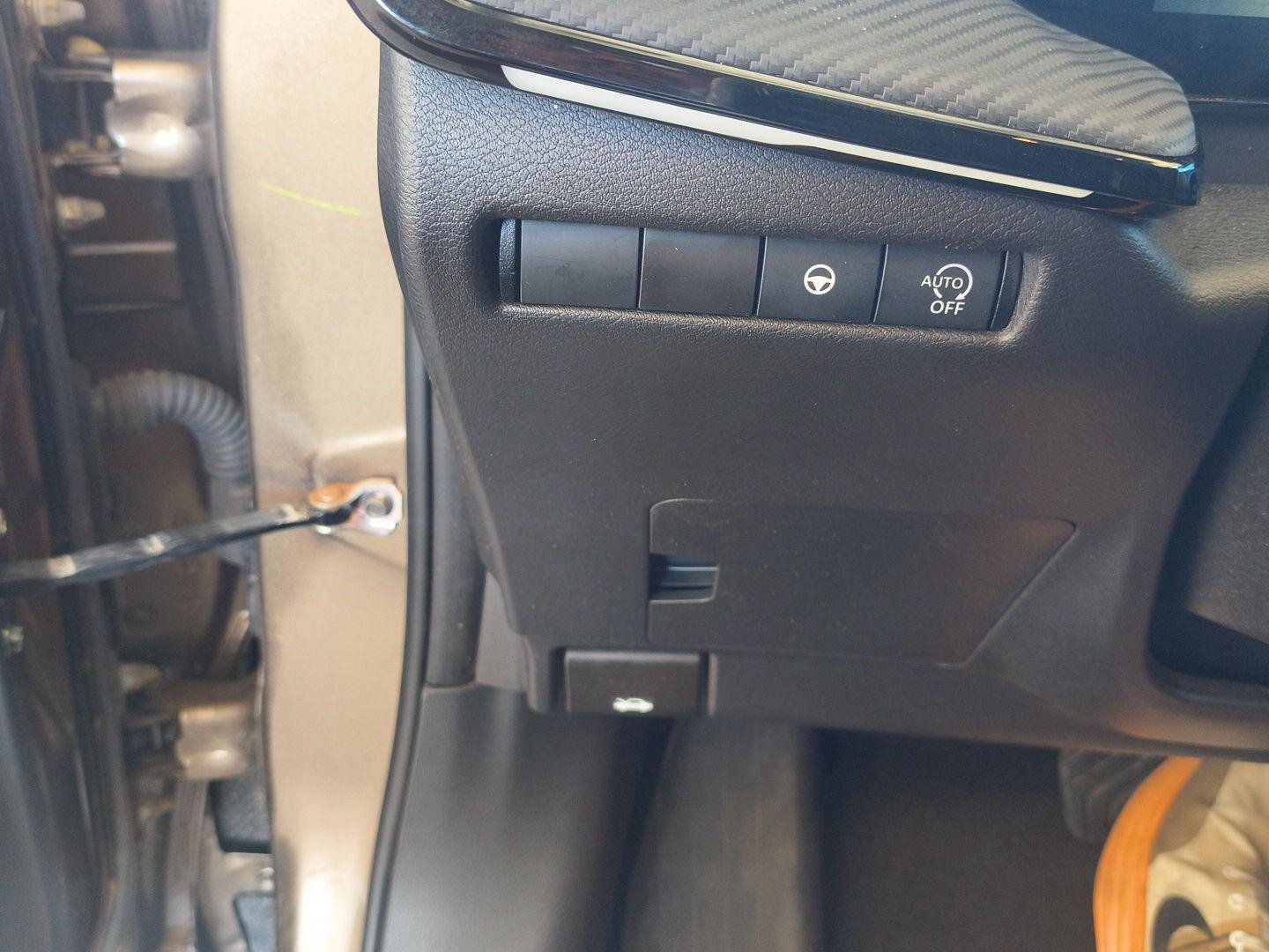Used 2025 Nissan Kicks SR FWD image 18