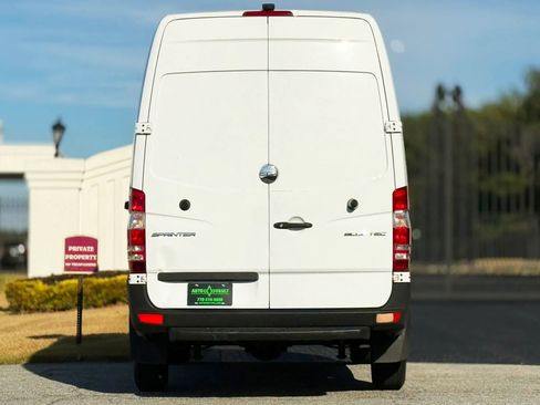 Used 2014 Freightliner Sprinter 2500 image 10