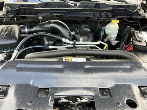 Used 2018 RAM 1500 Express w/ Black Ram 1500 Express Group AWD/4WD image 33