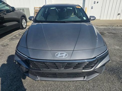 Used 2025 Hyundai Elantra SEL FWD image 12