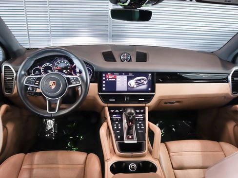Certified 2023 Porsche Cayenne image 14