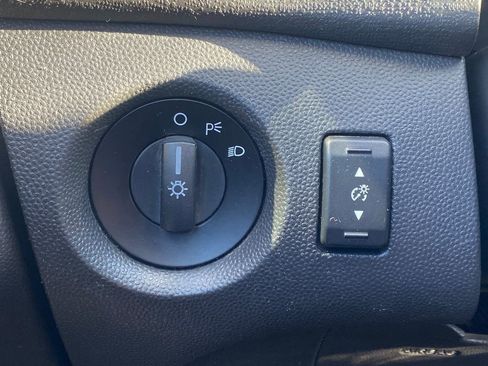 Used 2013 Ford Fiesta SE image 24