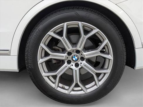Used 2024 BMW X7 xDrive40i w/ Premium Package image 27