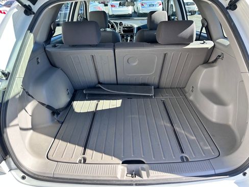 Used 2004 Pontiac Vibe w/ Moon And Tunes Value Package FWD image 8