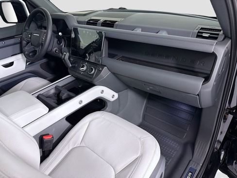 New 2026 Land Rover Defender 130 X-Dynamic SE AWD/4WD image 18