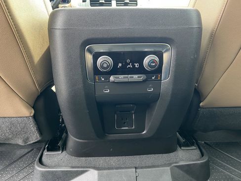 Used 2022 Chevrolet Tahoe Premier AWD/4WD image 43
