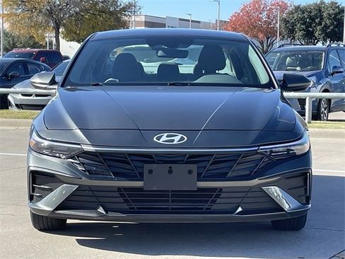 Used 2024 Hyundai Elantra SE image 6