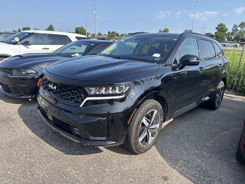 Used 2022 Kia Sorento EX w/ Panoramic Sunroof Package FWD image 3