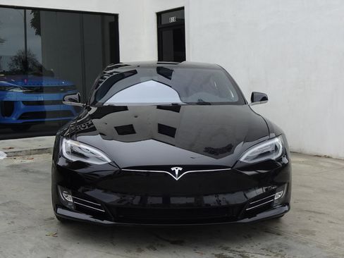 Used 2020 Tesla Model S Long Range Plus image 4