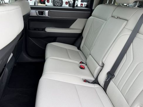 Used 2025 Hyundai Santa Fe SEL FWD image 30