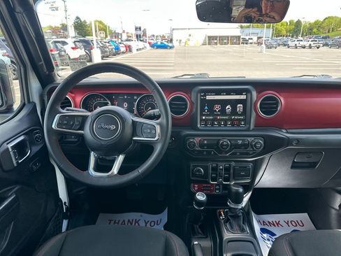 Used 2023 Jeep Gladiator Rubicon AWD/4WD image 17