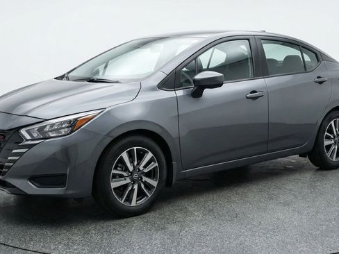 Used 2025 Nissan Versa SV image 3