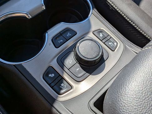 Used 2024 GMC Terrain Denali w/ Black Diamond Edition AWD/4WD image 24