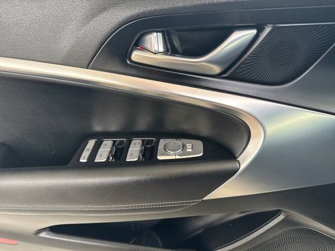 Used 2025 Genesis G70 2.5T AWD/4WD image 9