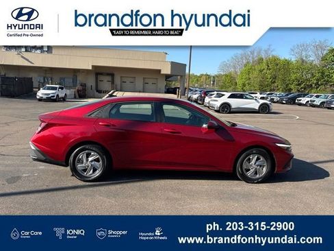 Certified 2026 Hyundai Elantra SE w/ Cargo Package FWD image 7