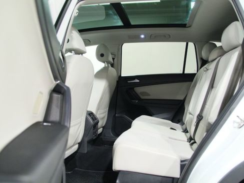 Used 2021 Volkswagen Tiguan SE w/ Panoramic Sunroof Package AWD/4WD image 27
