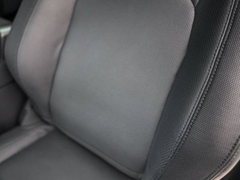 Used 2023 Land Rover Defender 90 X-Dynamic SE image 31