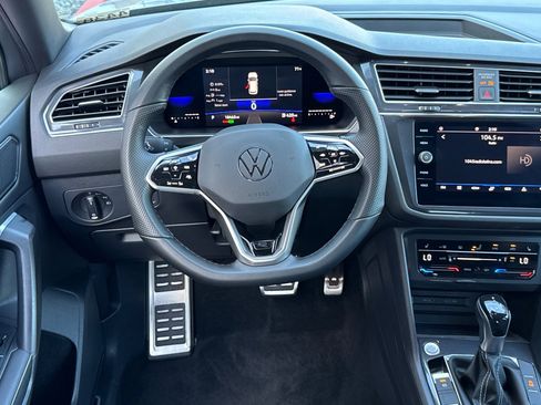 Used 2023 Volkswagen Tiguan SE R-Line image 14