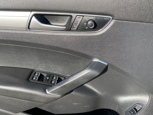 Used 2016 Volkswagen Passat 1.8T S image 22