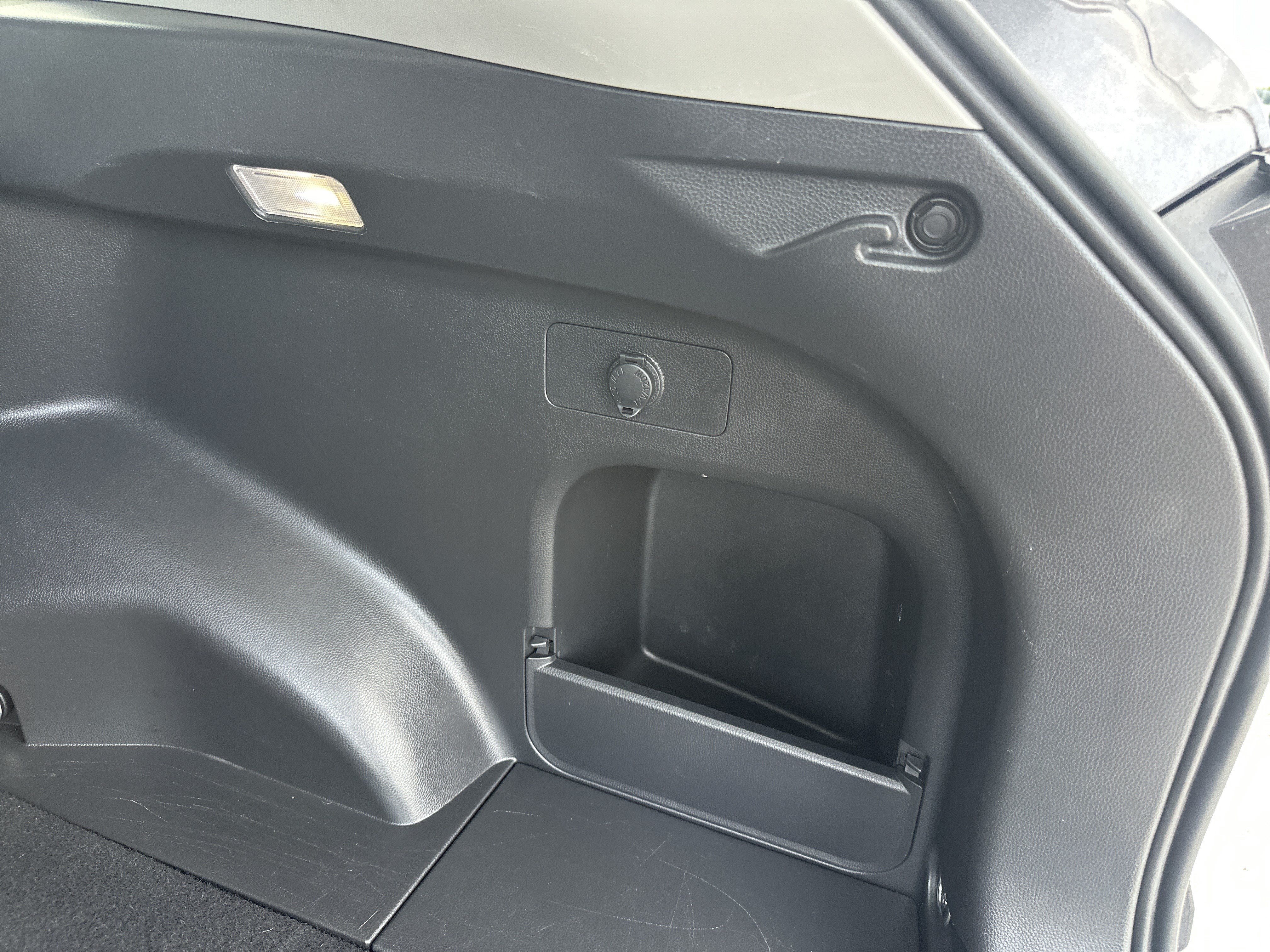 Used 2025 Toyota RAV4 XLE AWD/4WD image 28