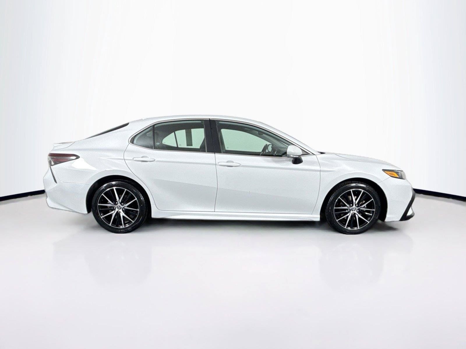 Certified 2023 Toyota Camry SE FWD image 9