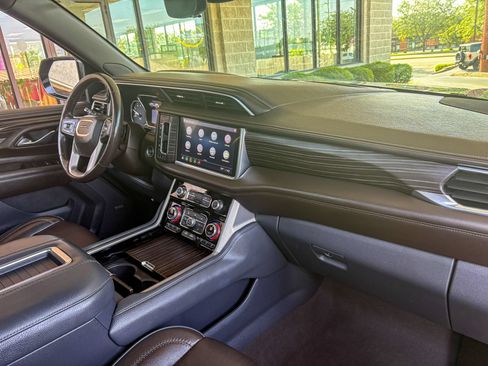 Used 2021 GMC Yukon Denali w/ Denali Premium Package AWD/4WD image 26