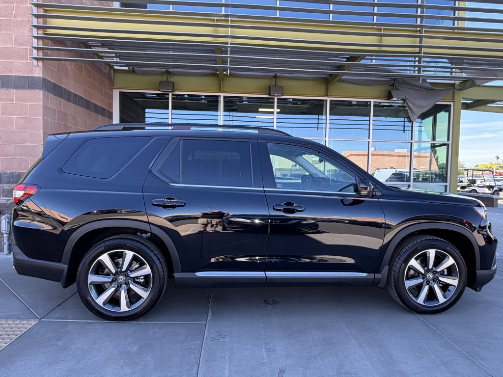 Used 2025 Honda Pilot Touring image 9