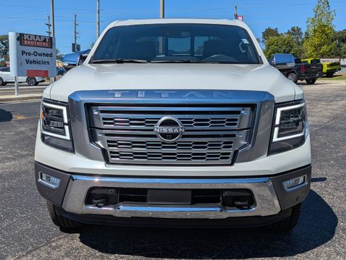 Certified 2024 Nissan Titan Platinum Reserve w/ Moonroof Package image 9