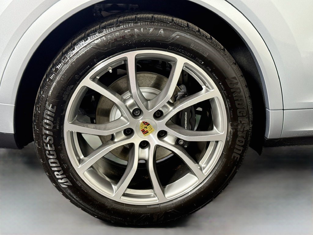 Used 2024 Porsche Cayenne w/ Premium Package Plus (PFM) AWD/4WD image 32