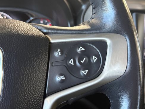 Used 2019 GMC Acadia Denali w/ Technology Package FWD image 17