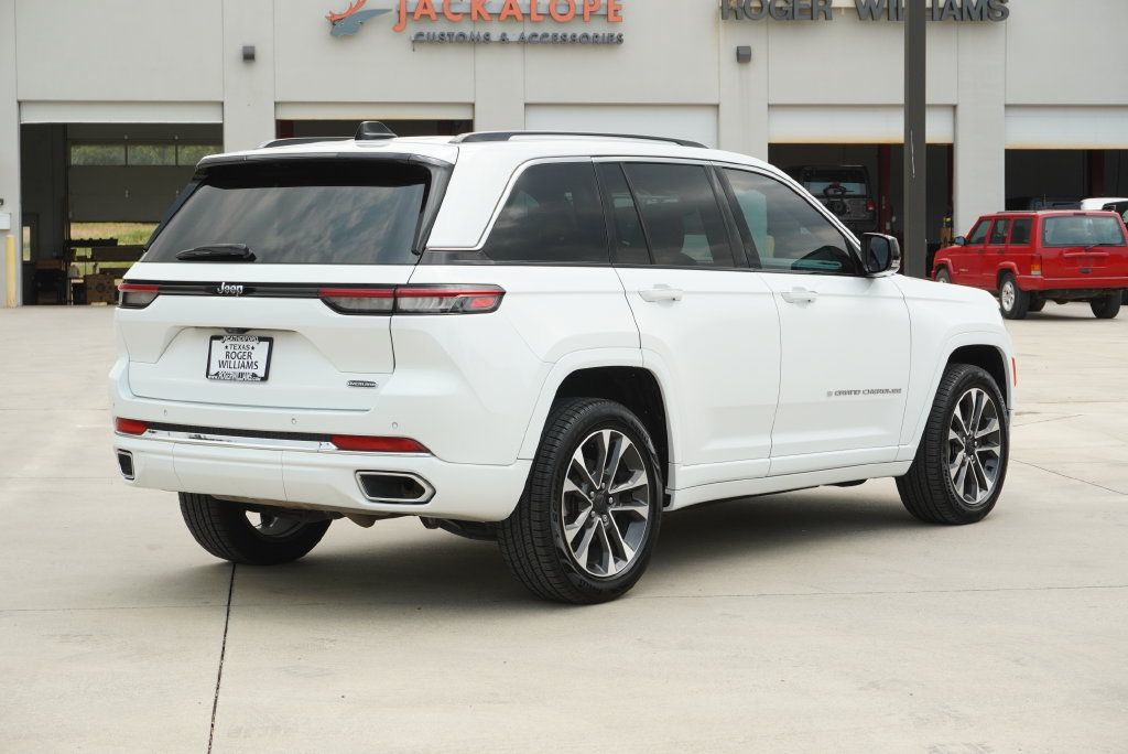 Used 2023 Jeep Grand Cherokee Overland RWD image 5
