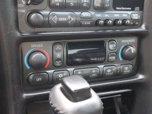 Used 2002 Chevrolet Corvette Coupe w/ Preferred Equipment Group2 image 21