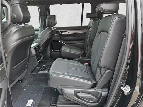 New 2026 Jeep Grand Wagoneer Limited AWD/4WD image 17