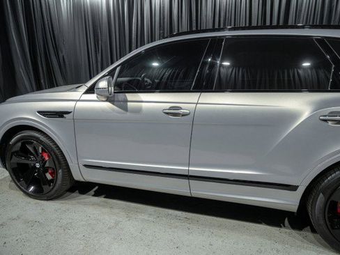 Used 2023 Bentley Bentayga Plug-In Hybrid image 5