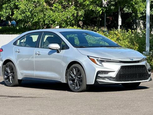 Used 2024 Toyota Corolla SE AWD/4WD image 9