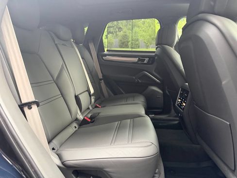 Certified 2023 Porsche Cayenne Platinum Edition AWD/4WD image 20