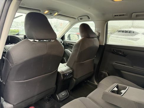 Used 2024 Toyota Highlander LE image 30
