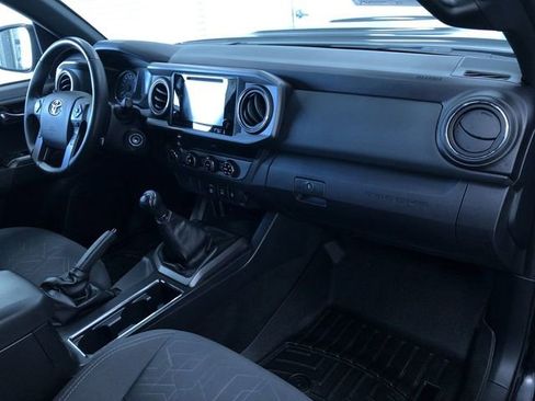 Used 2018 Toyota Tacoma TRD Sport image 18