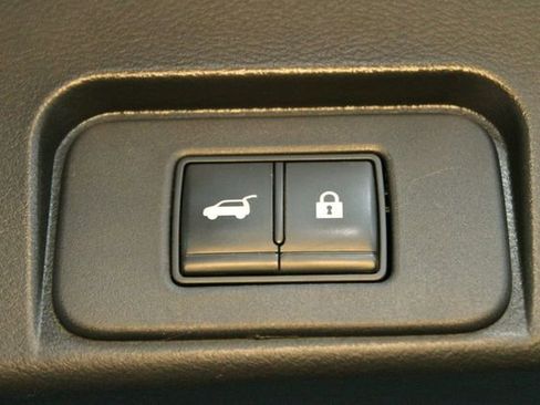 Used 2021 Nissan Rogue SV image 17