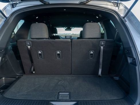 Used 2025 Honda Pilot Sport image 18