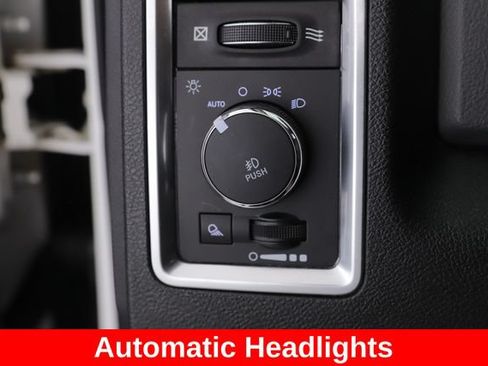 Used 2017 RAM 1500 Classic SLT w/ SLT Plus D←cor Group AWD/4WD image 19