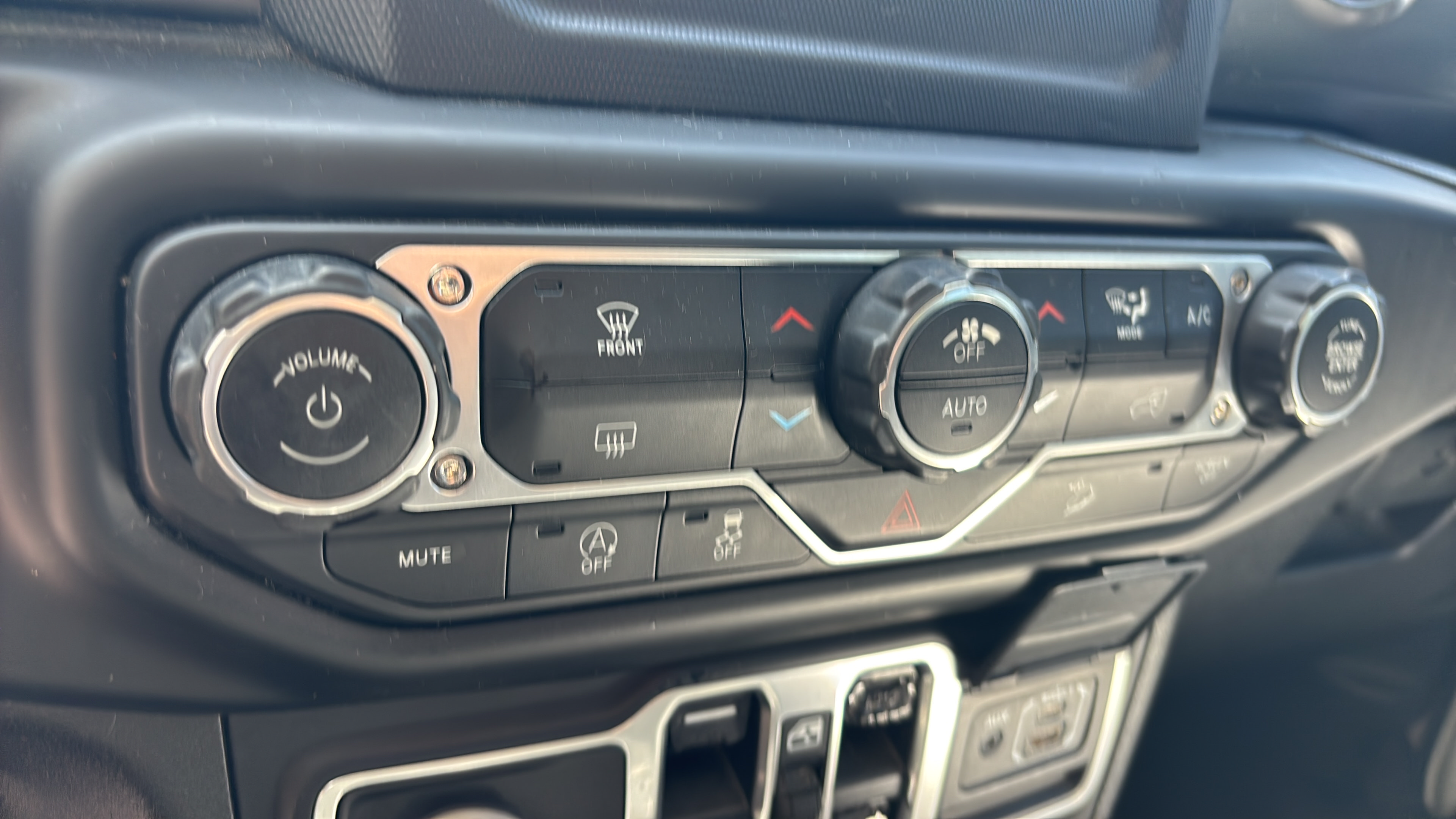 Used 2018 Jeep Wrangler Unlimited Sport S AWD/4WD image 25