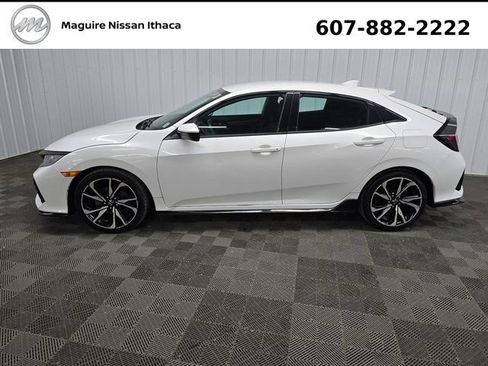 Used 2017 Honda Civic Sport image 6